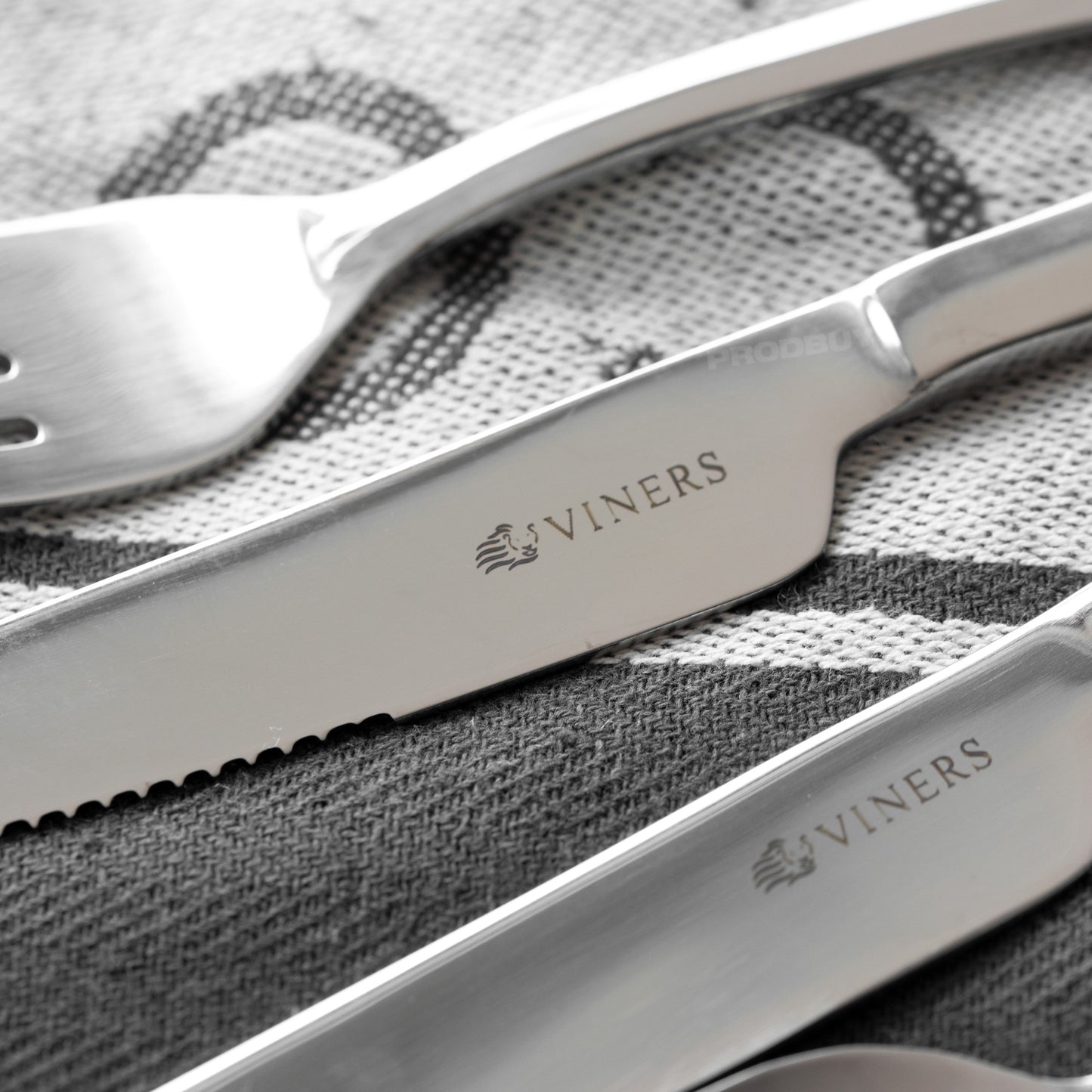 Viners 20 Piece Polished Cutlery Set with Steak Knives