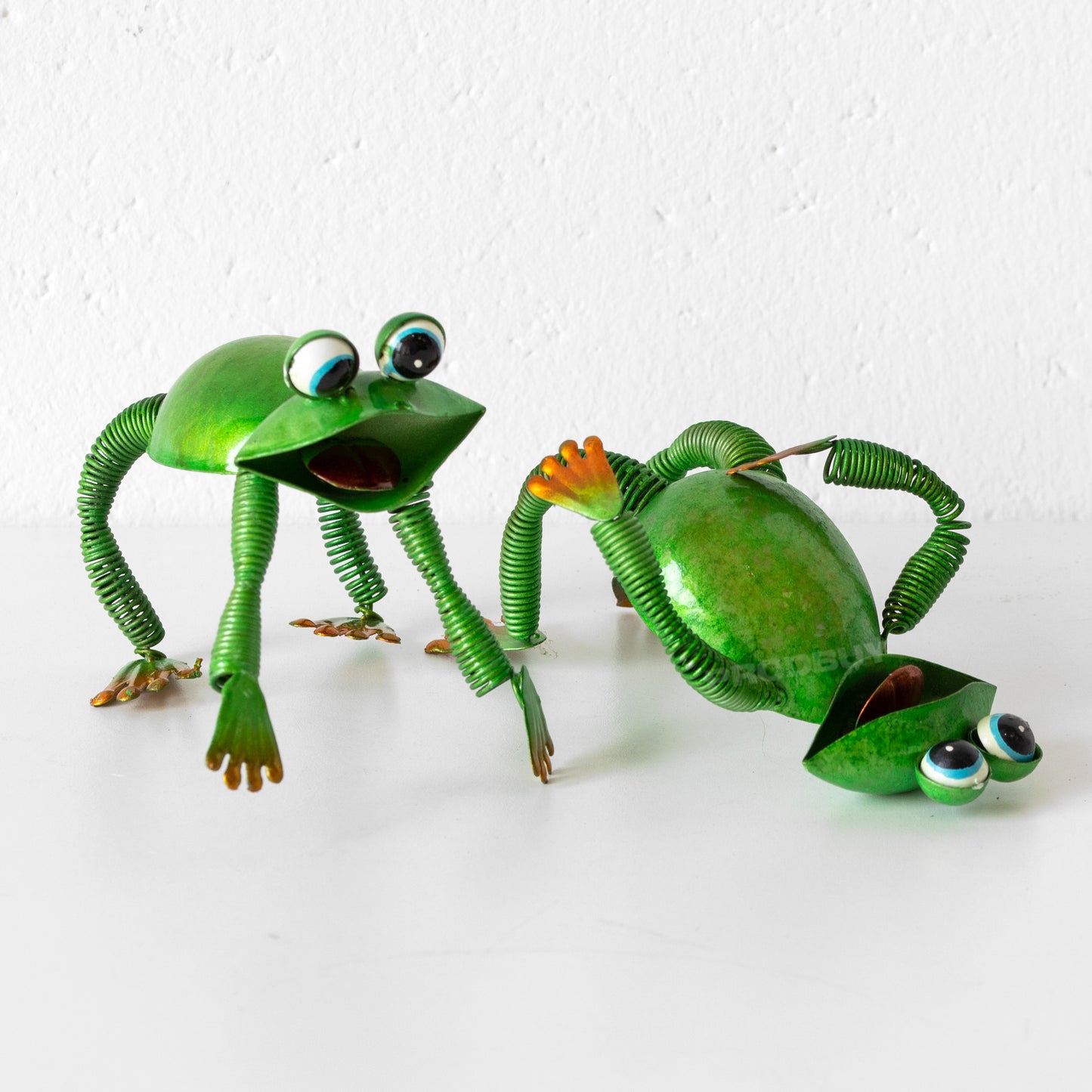 Set of 2 Fence Hanging Metal Frog Ornaments