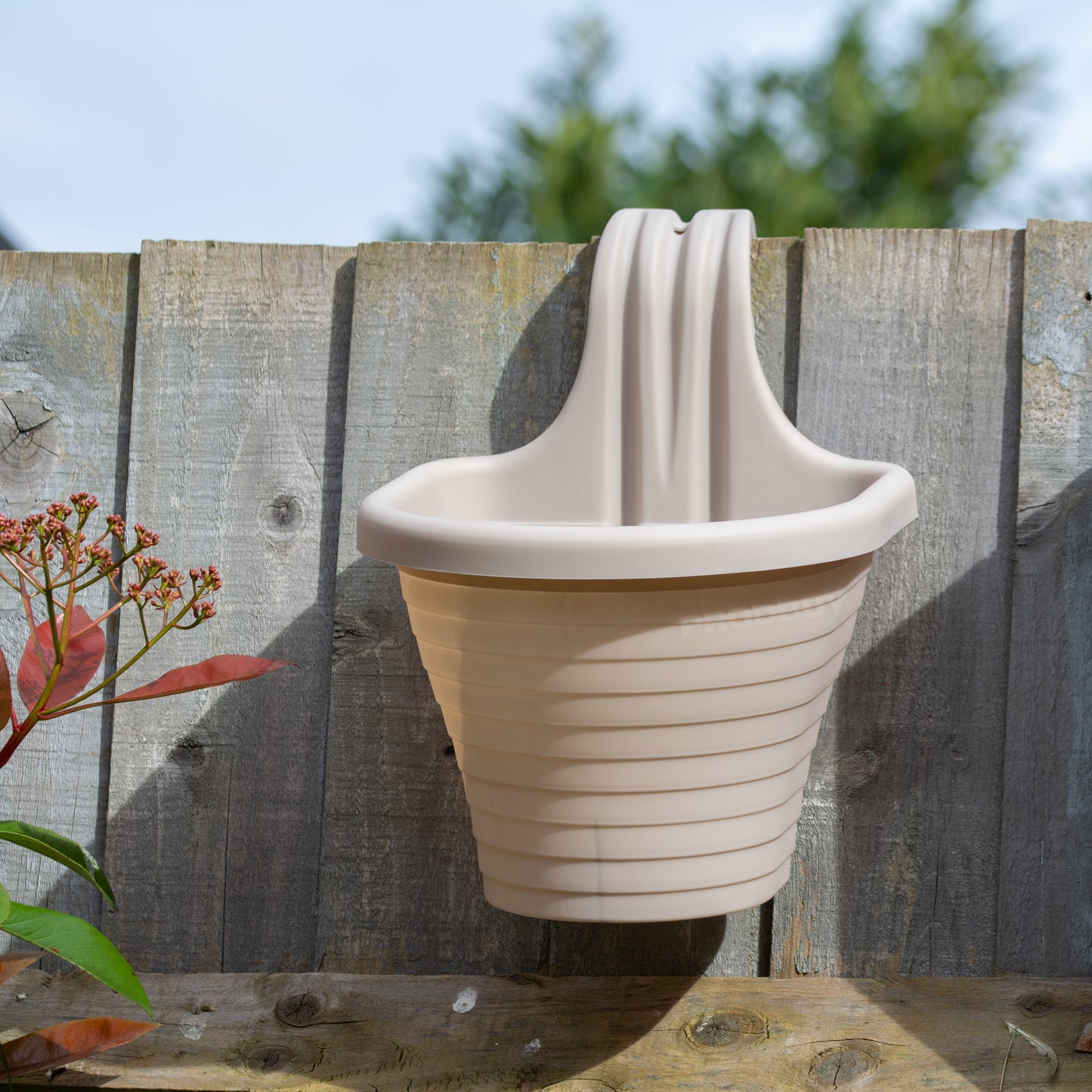 Set of 2 Beige Fence Hanging Garden Plant Pots