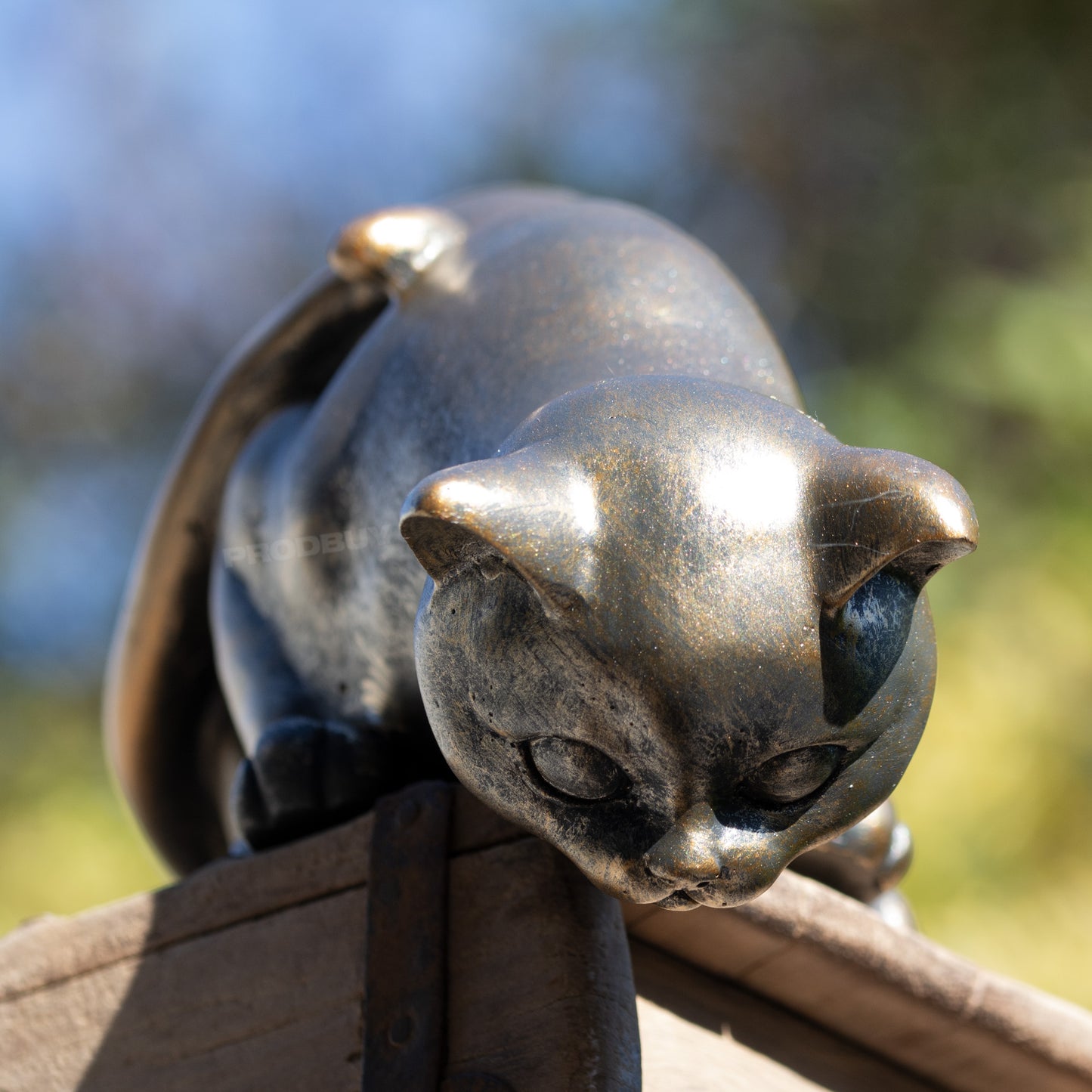 Peering Cat Resin Shelf Ornament