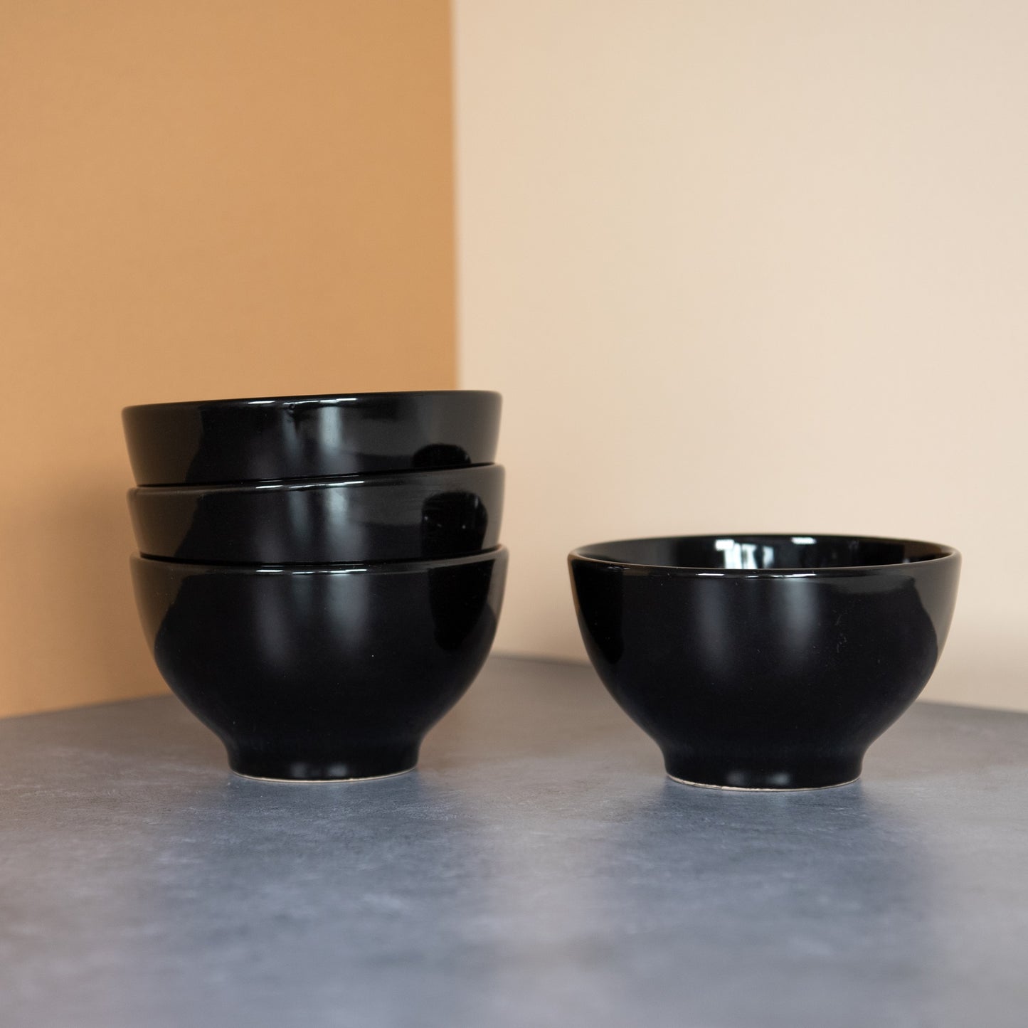 Set of 4 x Glossy Black Stoneware 550ml Serving Bowls