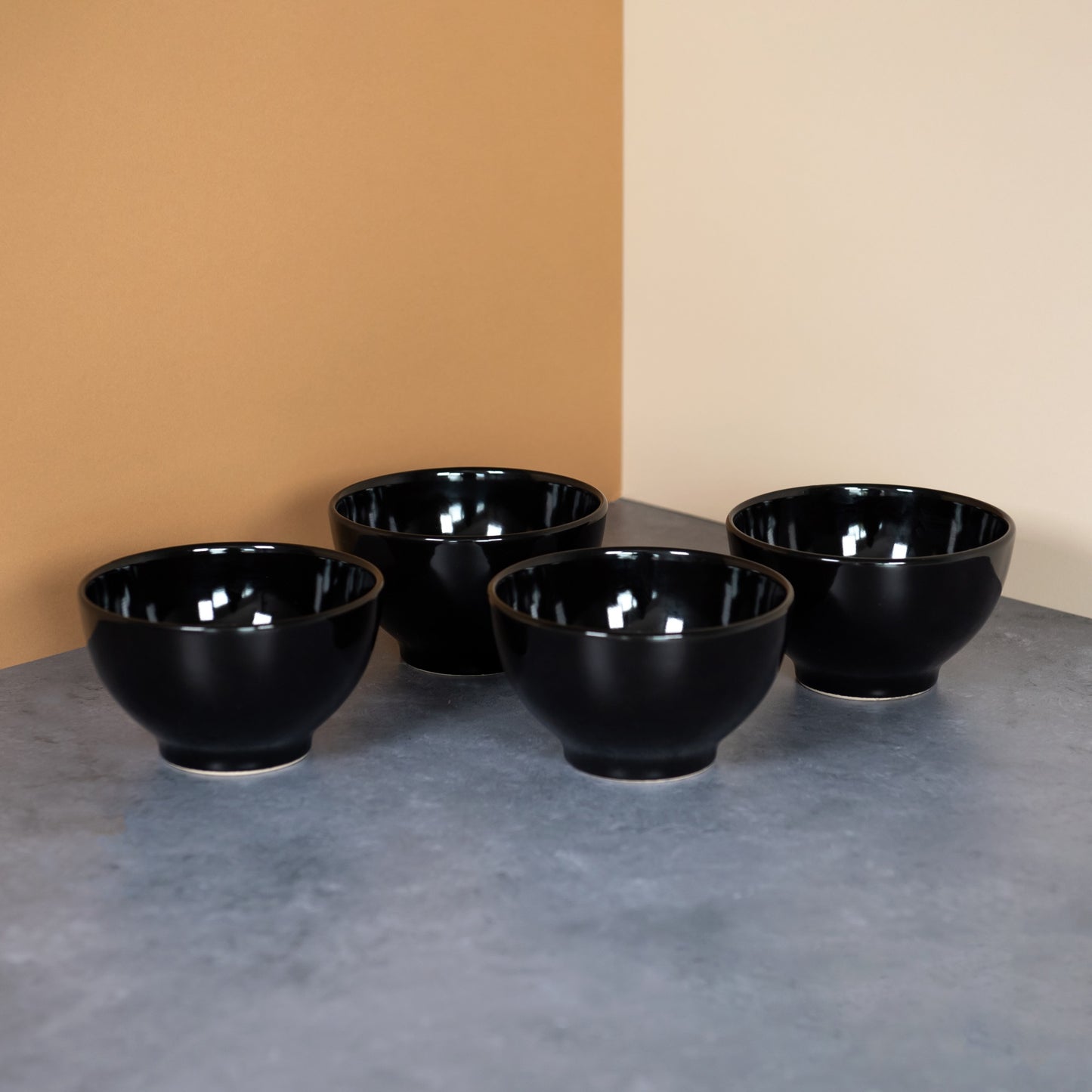 Set of 4 x Glossy Black Stoneware 550ml Serving Bowls