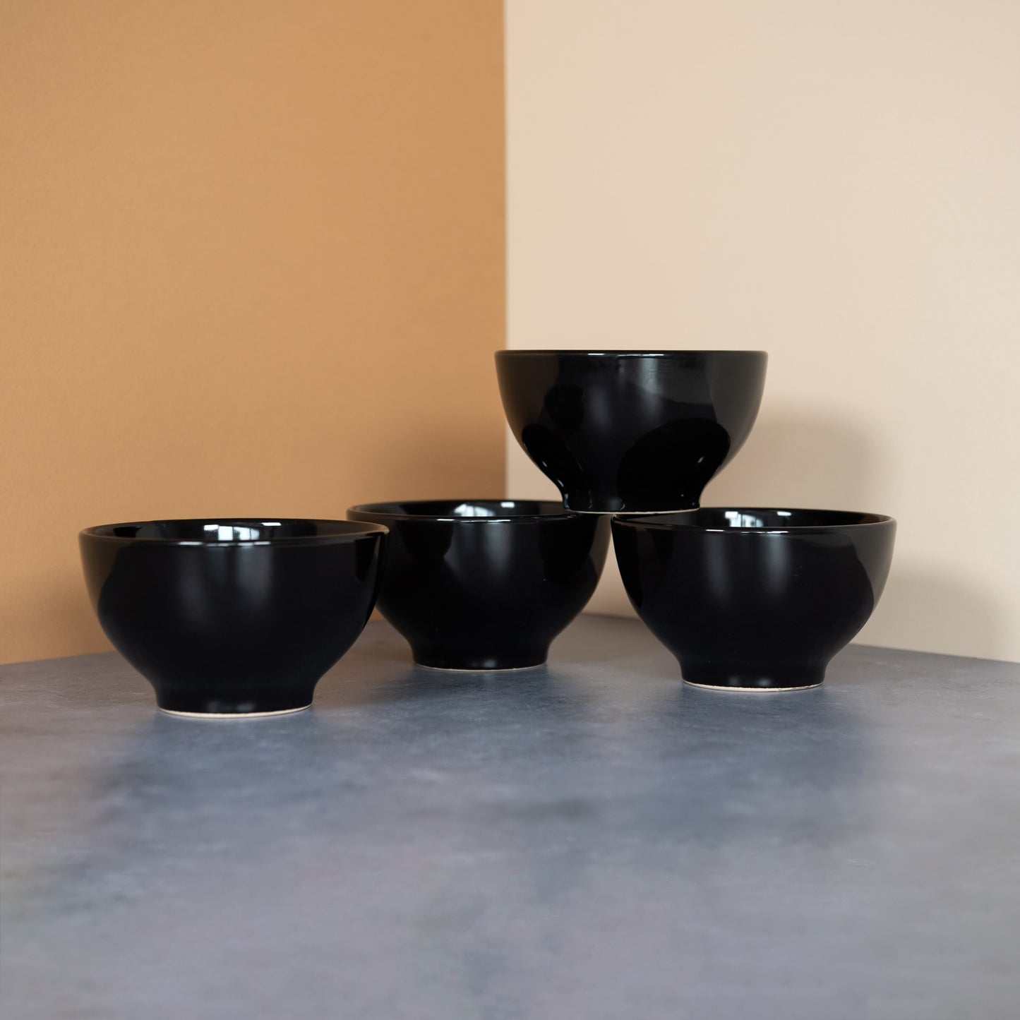 Set of 4 x Glossy Black Stoneware 550ml Serving Bowls