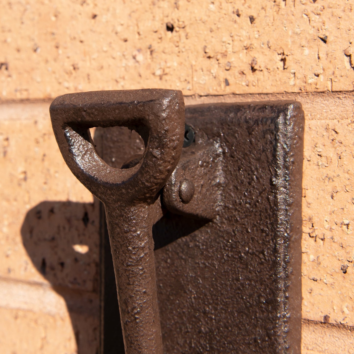 Vintage Style Cast Iron Door Knocker with Spade Shape