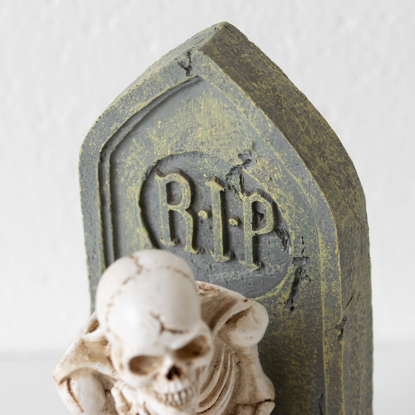 Resin 'Skeleton On The Loo' Decorative Ornament