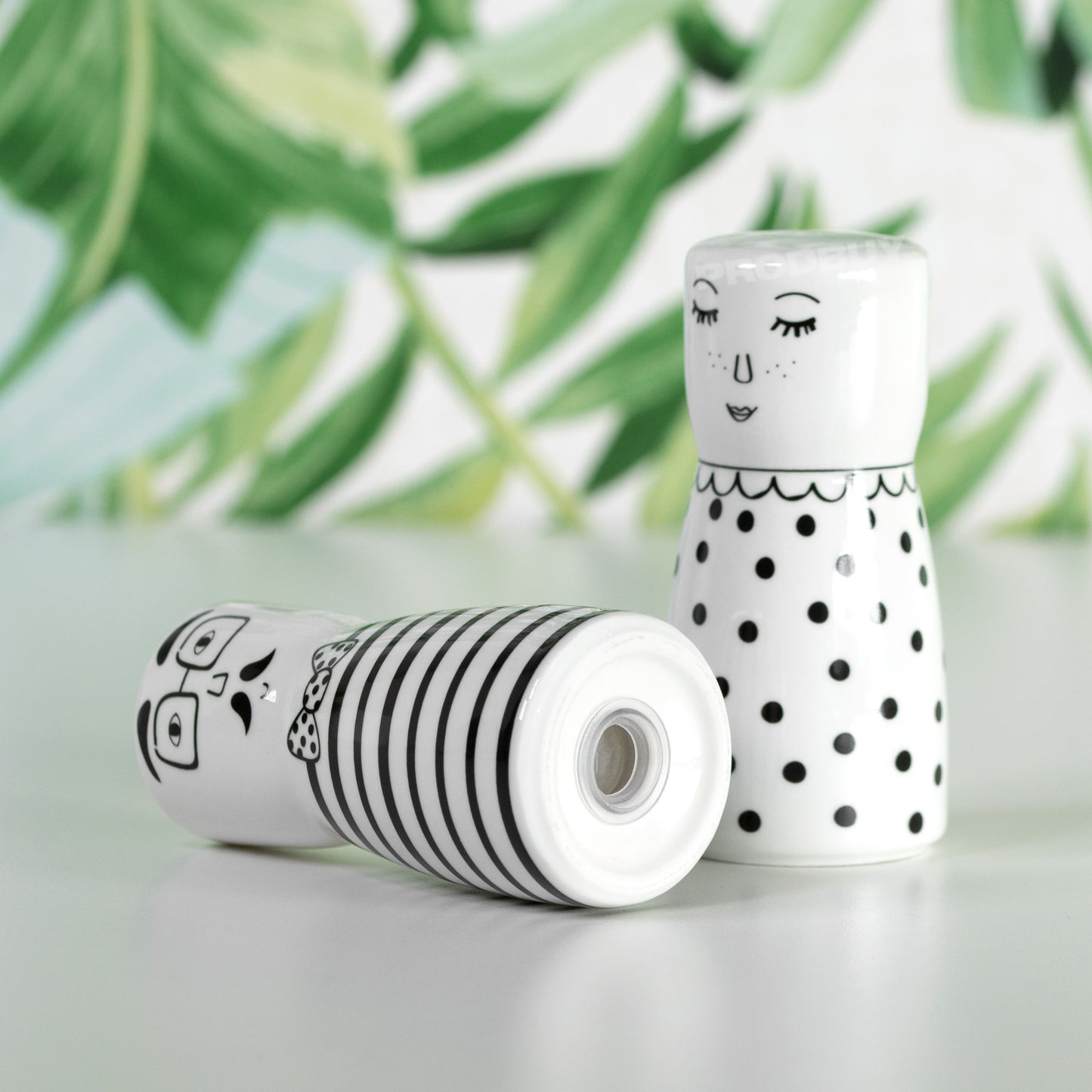 The English Tableware Company - Looking Good Salt and Pepper Shakers Set