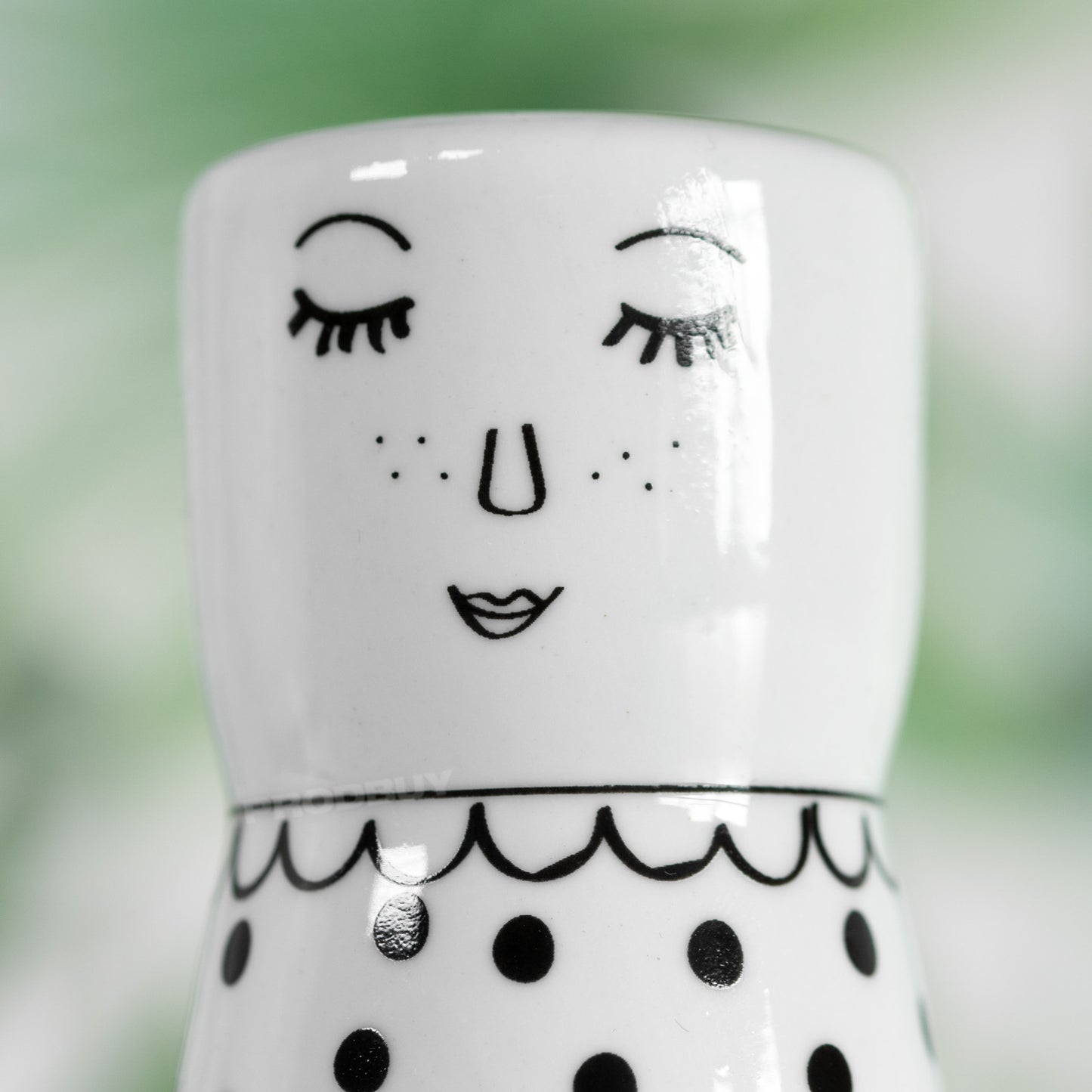 The English Tableware Company - Looking Good Salt and Pepper Shakers Set