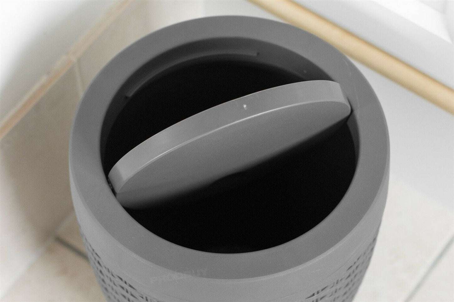 Grey Plastic 5 Litre Faux Rattan Bathroom Bin Swing Lid