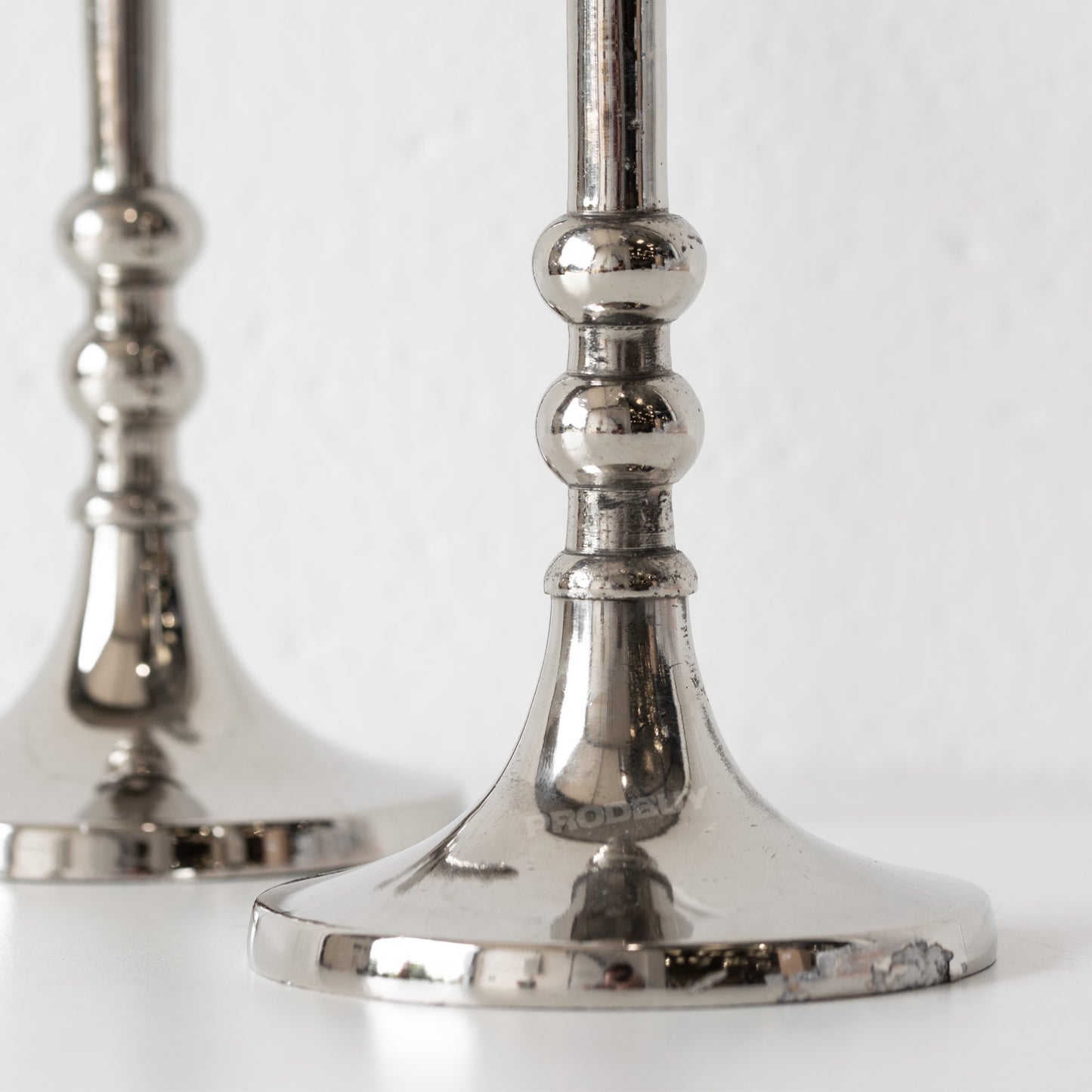 Set of 2 Silver Metal Candlesticks 18cm