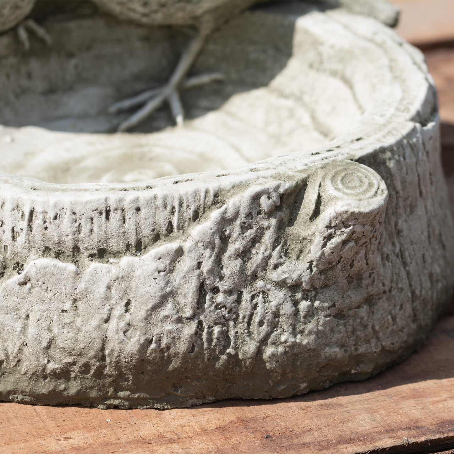 Heavy Stone Birds on Log Garden Bird Feeder Ornament