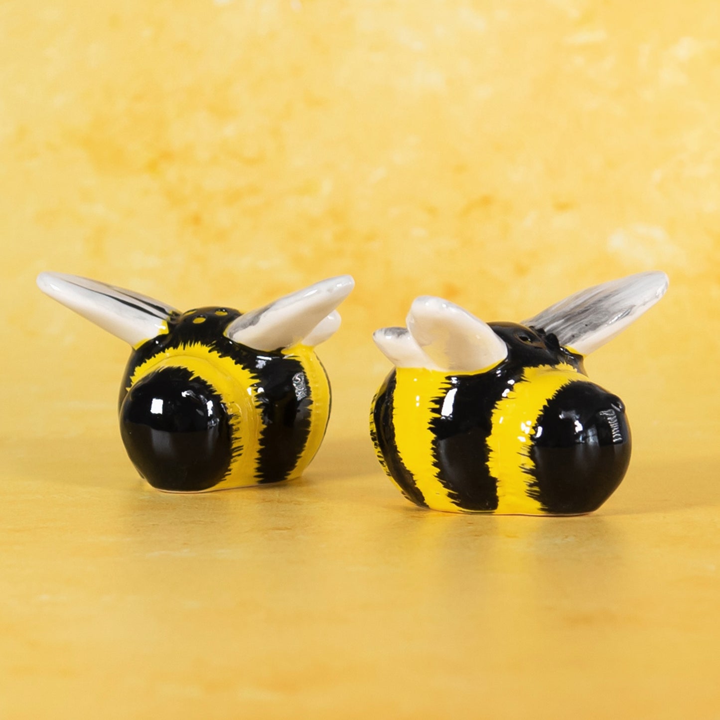 Small Bumble Bee Salt & Pepper Shaker Pots