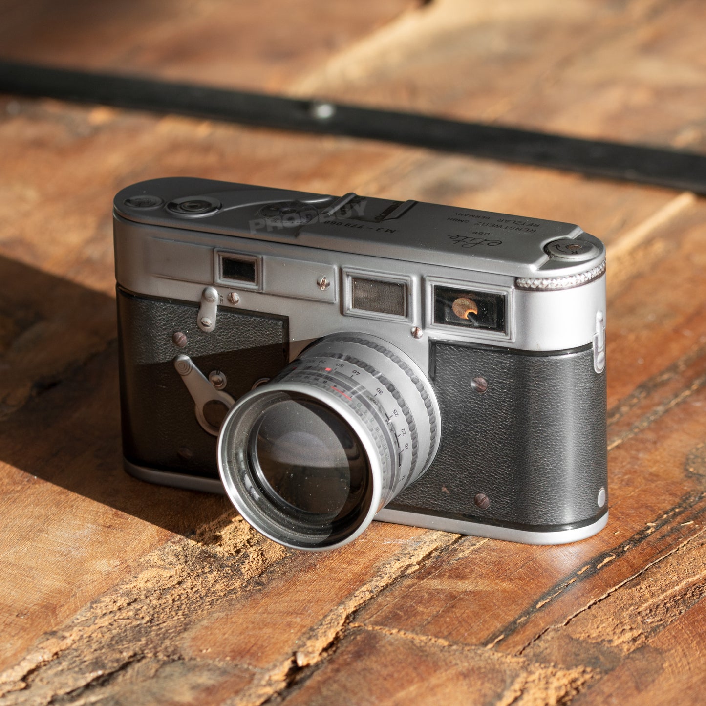 Small Retro Camera Storage Tin